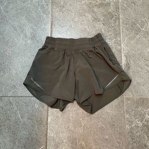 Lululemon Hotty Hot Shorts 4” size 2